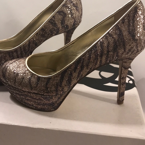 Shoes - Picture 3 of 5